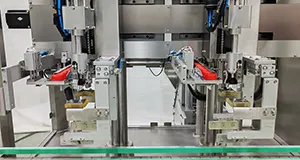 Máquina de Llenado y Tapado con Sistema de Seguimiento
