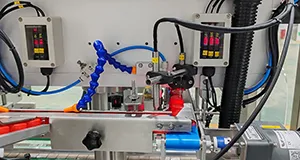 Máquina de Llenado y Tapado con Sistema de Seguimiento