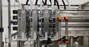 Máquina de Llenado y Tapado con Sistema de Seguimiento